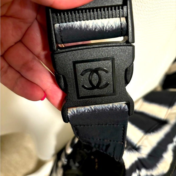 Chanel Messenger Bag - Picture 5 of 16